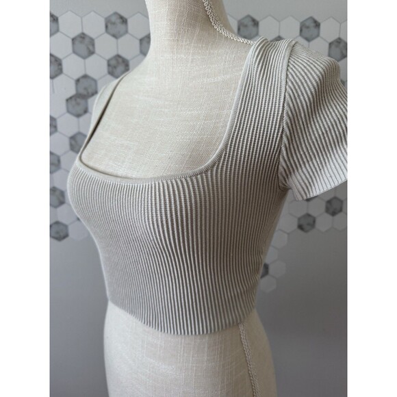 Babaton Aritzia Women’s Small Sculpt Knit Ribbed‎ Short Sleeve Cropped Top - Picture 2 of 7